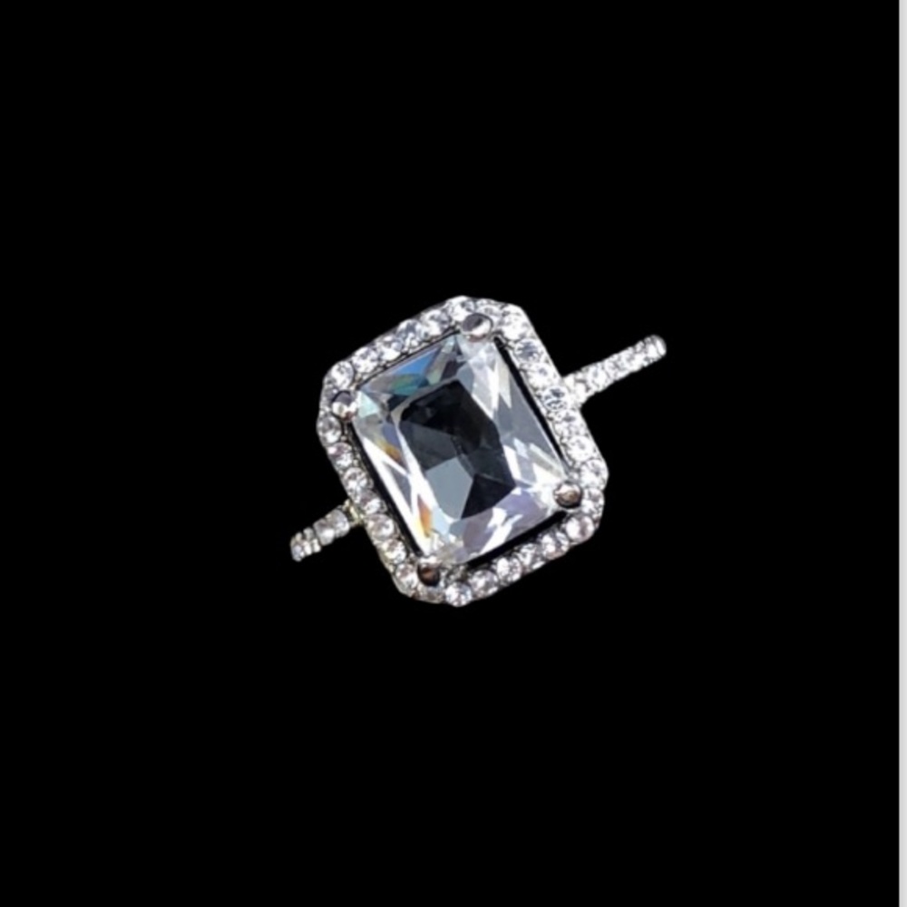 CUBIC ZIRCONIA DAZZLING RING - Picture 5 of 7